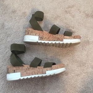 Steve Madden Green Bandi wedge platform sandals